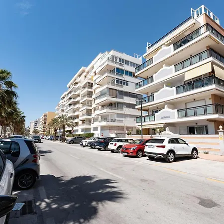 Malagasuite Seaside Penthouse With 2 Car Parking アパート フエンヒロラ