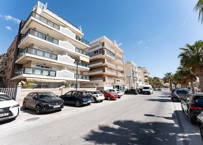 アパート Malagasuite Seaside Penthouse With 2 Car Parking フエンヒロラ