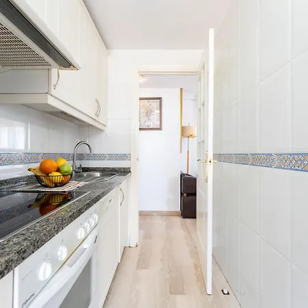 Malagasuite Seaside Penthouse With 2 Car Parking *